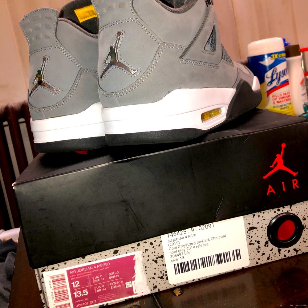 Air Jordan Retro 4’s PERFECT CONDITION! - Picture 2 of 8